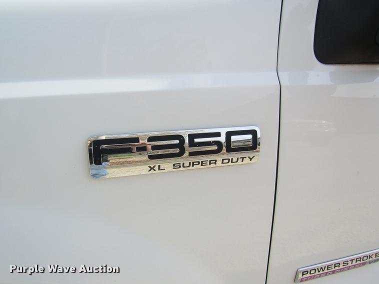 image for item DC4253 2006 Ford F350 Super Duty flatbed pickup truck