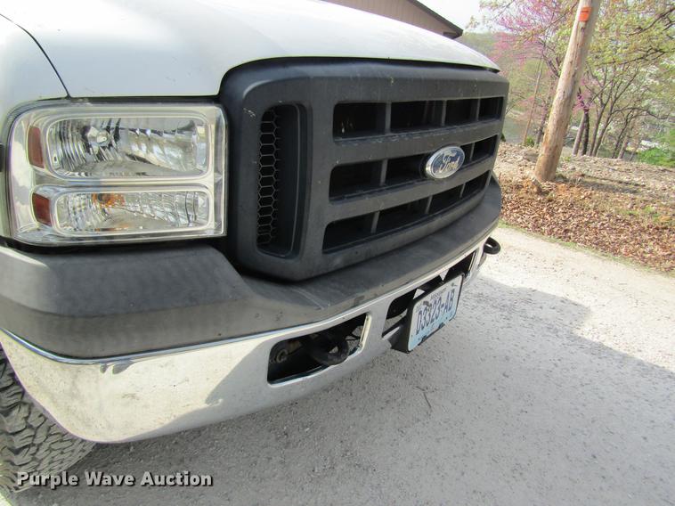 image for item DC4253 2006 Ford F350 Super Duty flatbed pickup truck