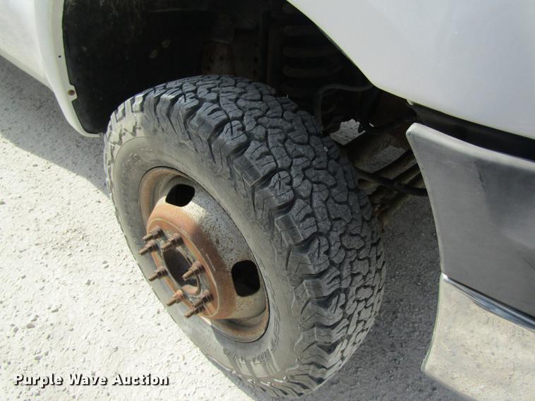 image for item DC4253 2006 Ford F350 Super Duty flatbed pickup truck