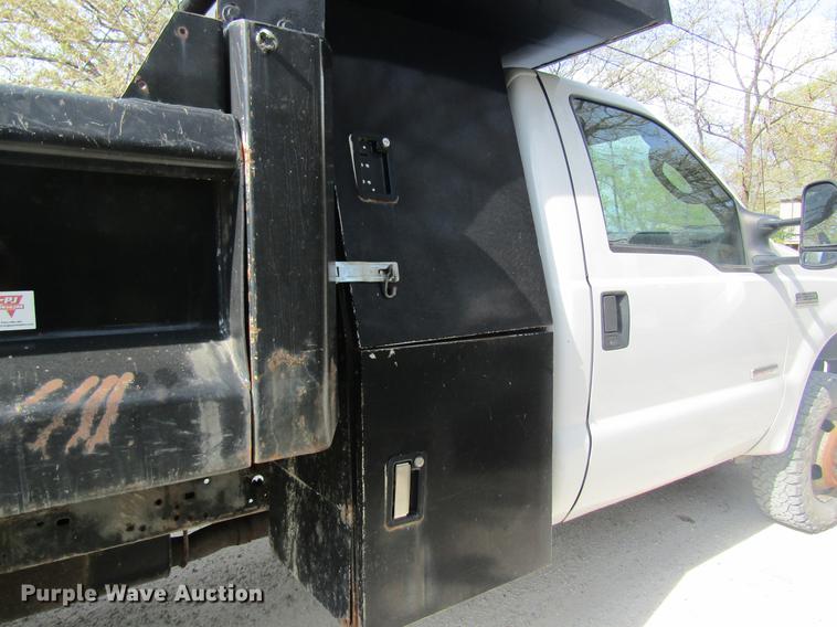 image for item DC4253 2006 Ford F350 Super Duty flatbed pickup truck