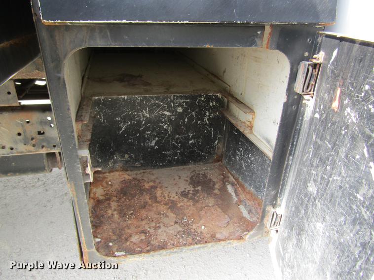 image for item DC4253 2006 Ford F350 Super Duty flatbed pickup truck