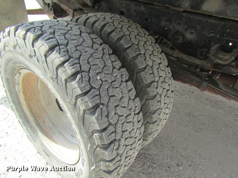 image for item DC4253 2006 Ford F350 Super Duty flatbed pickup truck