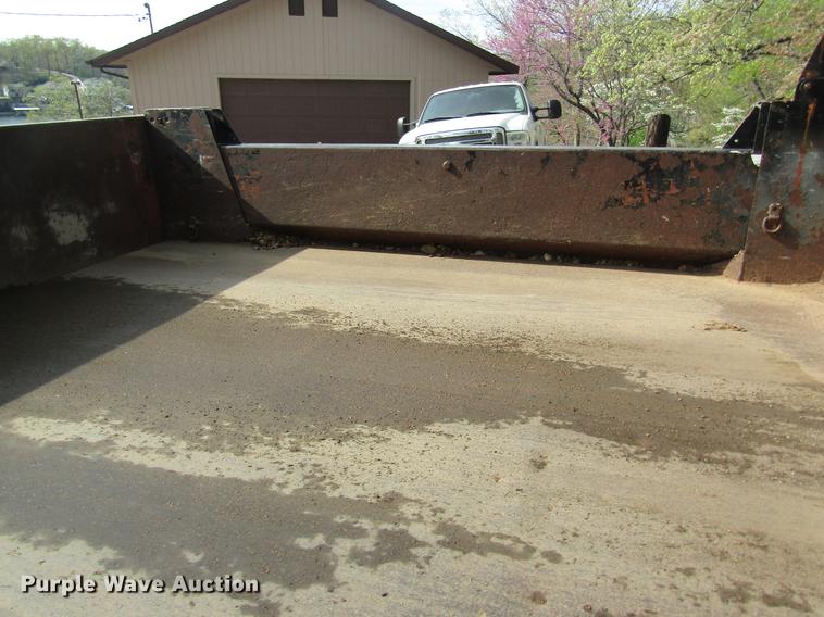 image for item DC4253 2006 Ford F350 Super Duty flatbed pickup truck