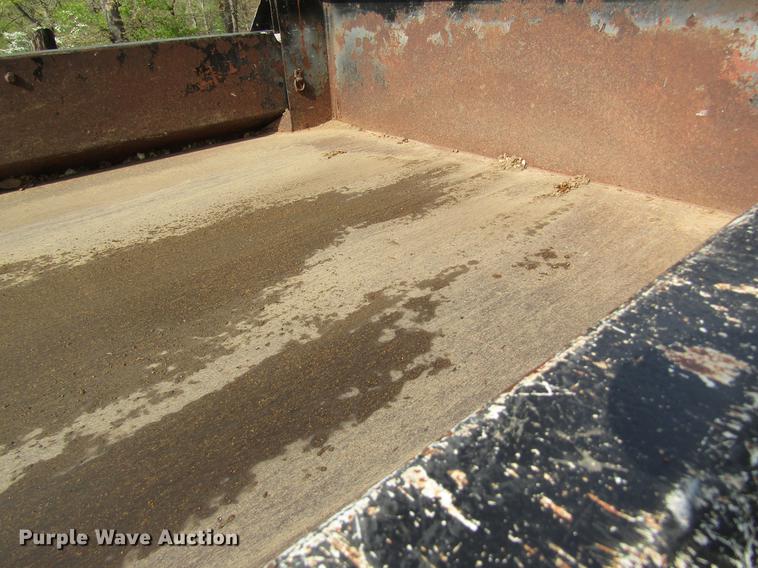 image for item DC4253 2006 Ford F350 Super Duty flatbed pickup truck