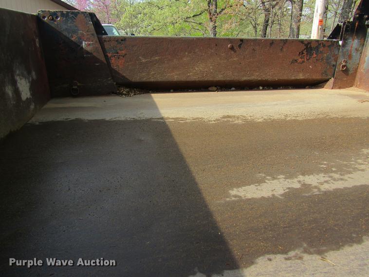 image for item DC4253 2006 Ford F350 Super Duty flatbed pickup truck