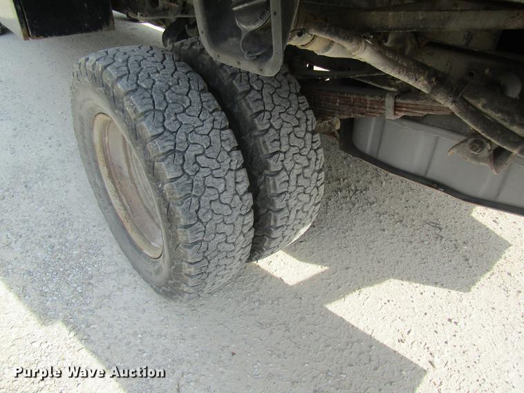 image for item DC4253 2006 Ford F350 Super Duty flatbed pickup truck