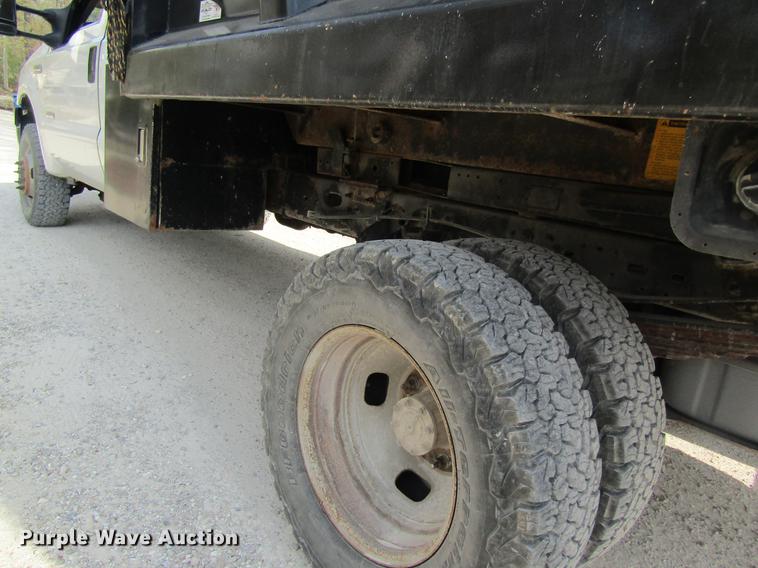 image for item DC4253 2006 Ford F350 Super Duty flatbed pickup truck