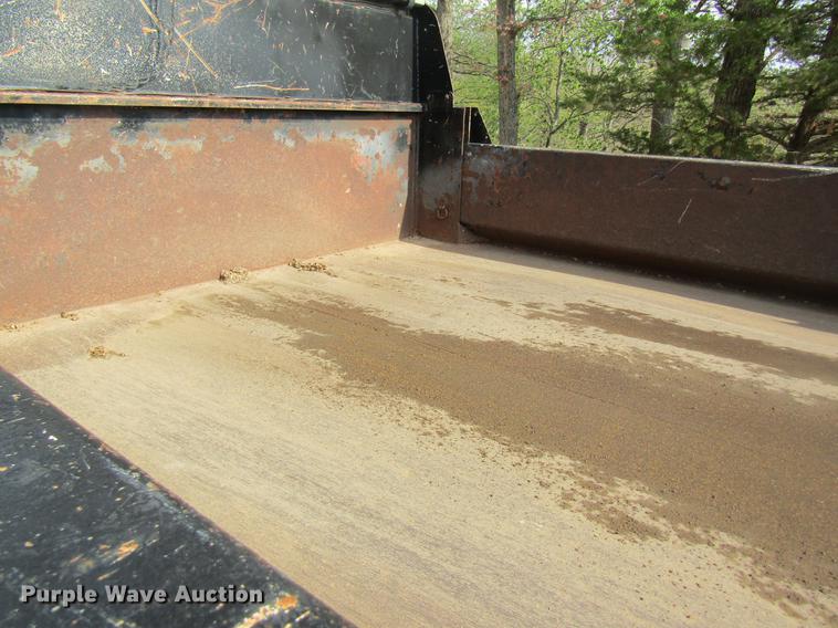 image for item DC4253 2006 Ford F350 Super Duty flatbed pickup truck