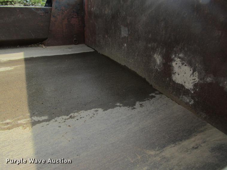 image for item DC4253 2006 Ford F350 Super Duty flatbed pickup truck