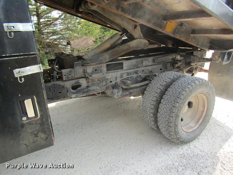 image for item DC4253 2006 Ford F350 Super Duty flatbed pickup truck