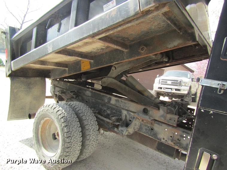 image for item DC4253 2006 Ford F350 Super Duty flatbed pickup truck