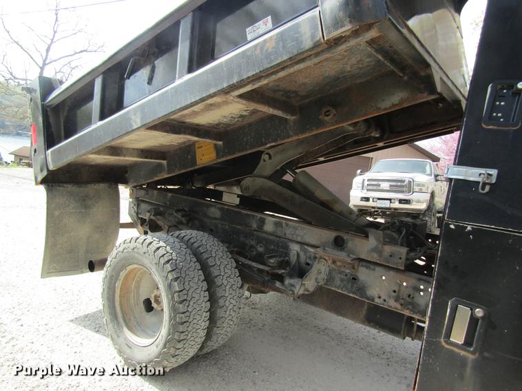 image for item DC4253 2006 Ford F350 Super Duty flatbed pickup truck