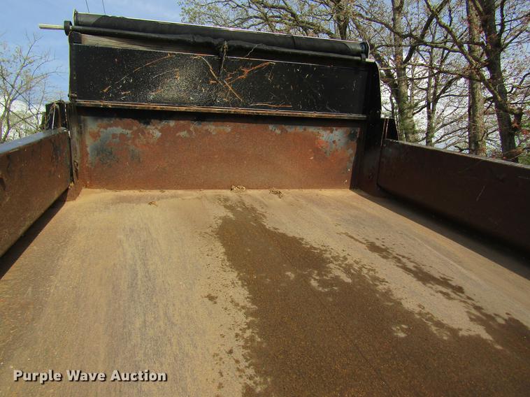 image for item DC4253 2006 Ford F350 Super Duty flatbed pickup truck