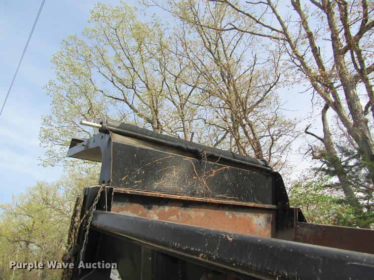 image for item DC4253 2006 Ford F350 Super Duty flatbed pickup truck