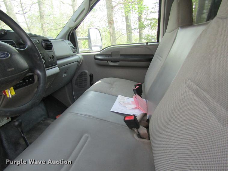 image for item DC4253 2006 Ford F350 Super Duty flatbed pickup truck