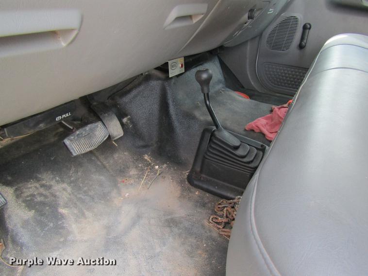 image for item DC4253 2006 Ford F350 Super Duty flatbed pickup truck