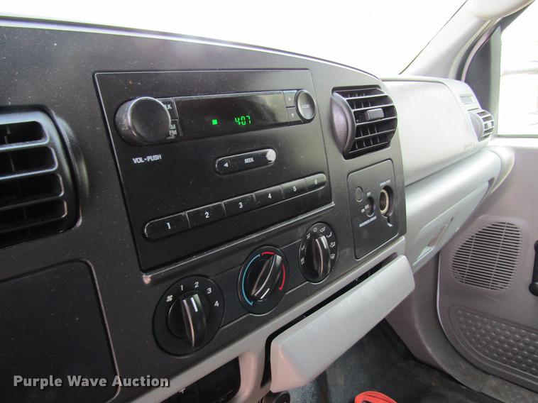 image for item DC4253 2006 Ford F350 Super Duty flatbed pickup truck