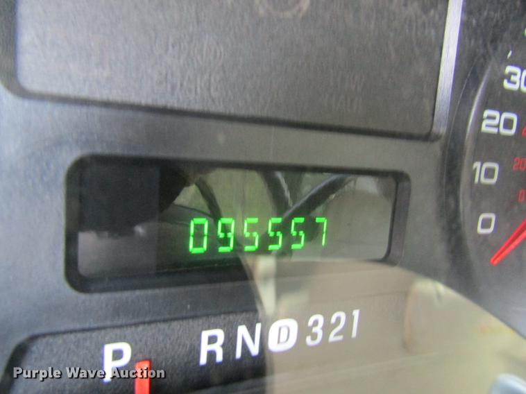 image for item DC4253 2006 Ford F350 Super Duty flatbed pickup truck