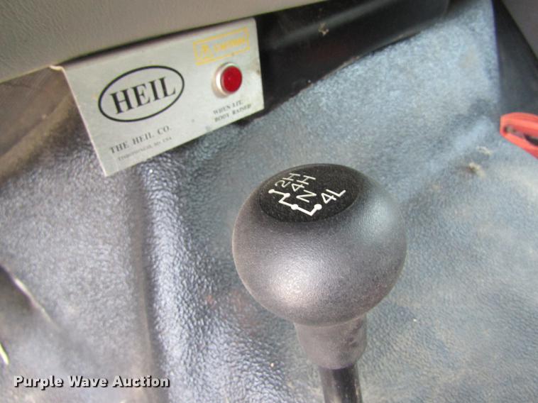 image for item DC4253 2006 Ford F350 Super Duty flatbed pickup truck