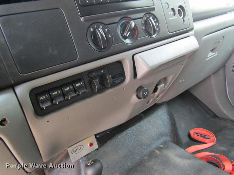 image for item DC4253 2006 Ford F350 Super Duty flatbed pickup truck