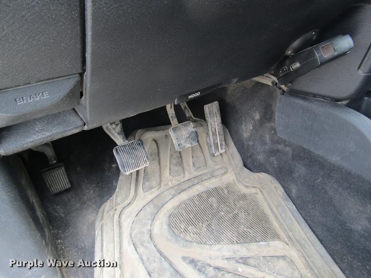 image for item DC4257 2004 Dodge Ram 3500 Quad Cab flatbed pickup truck