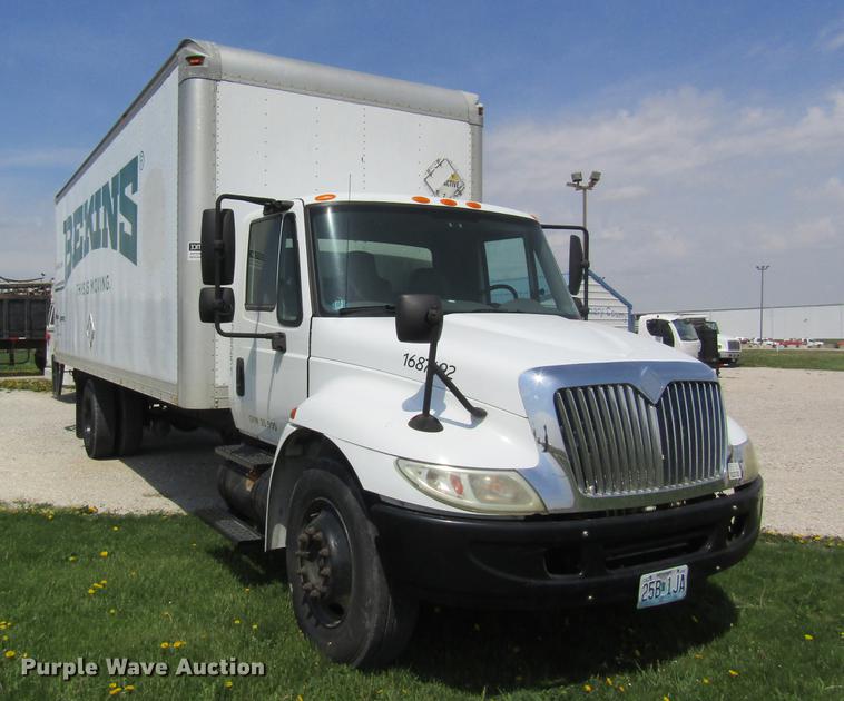 image for item DC4263 2007 International 4200 box truck