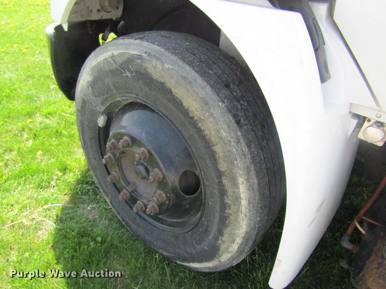 image for item DC4263 2007 International 4200 box truck