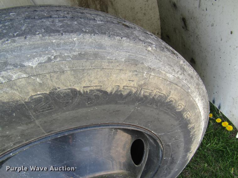 image for item DC4263 2007 International 4200 box truck