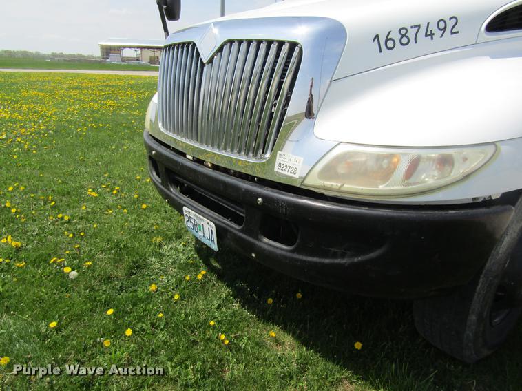 image for item DC4263 2007 International 4200 box truck