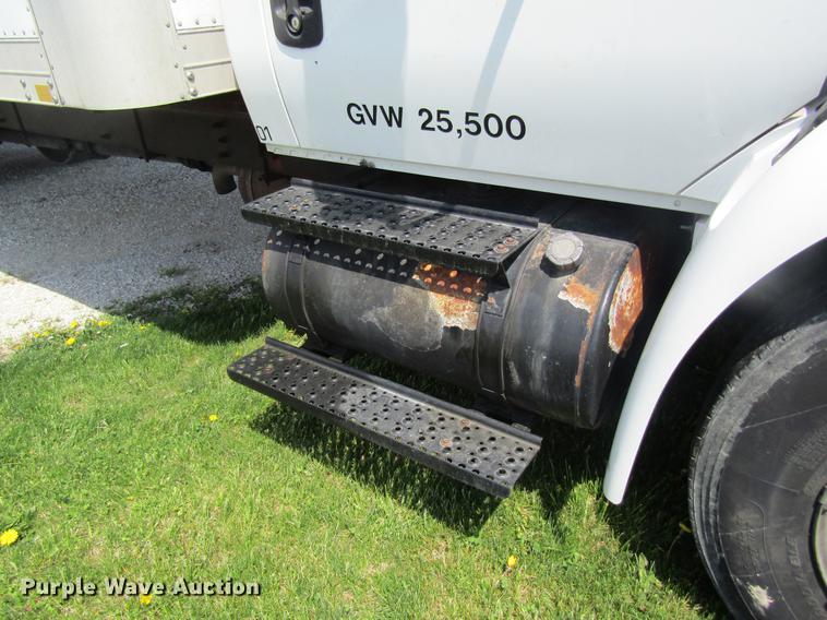 image for item DC4263 2007 International 4200 box truck