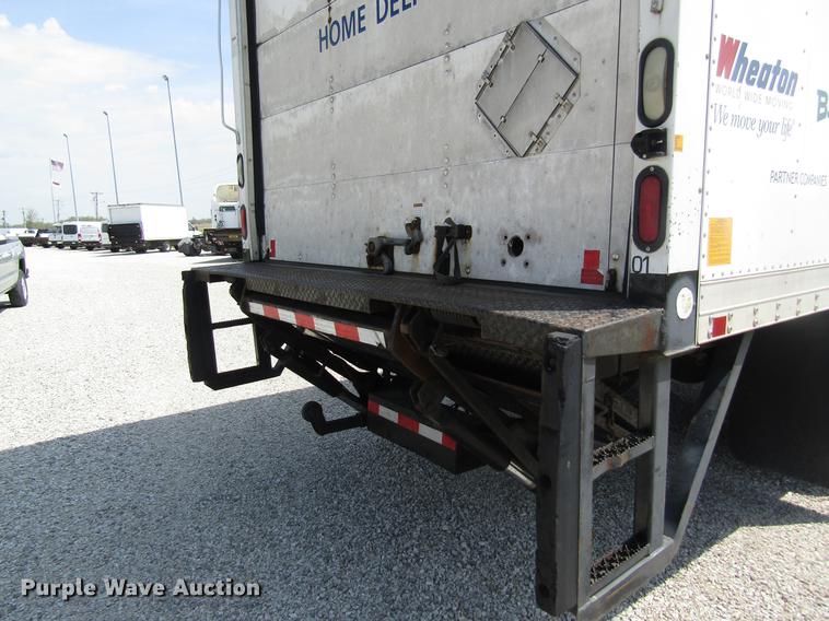 image for item DC4263 2007 International 4200 box truck
