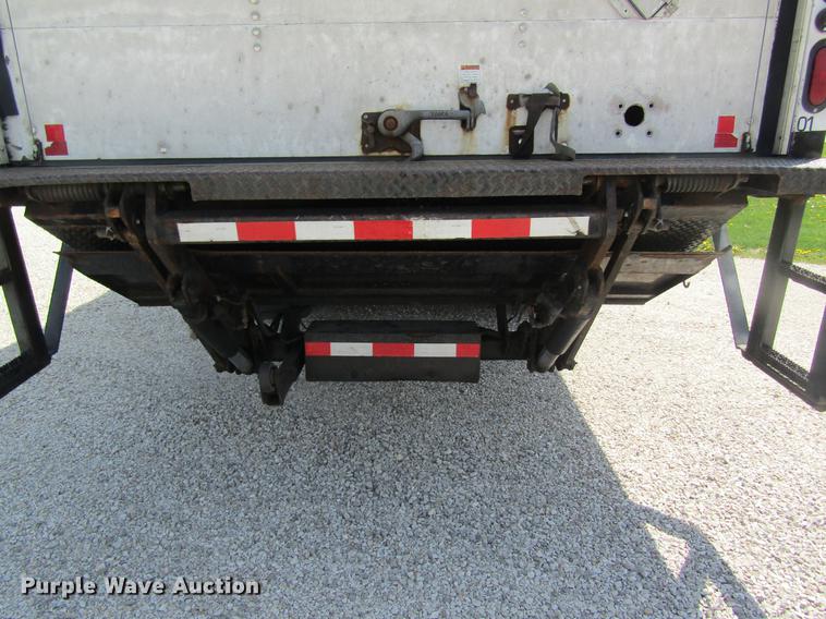 image for item DC4263 2007 International 4200 box truck
