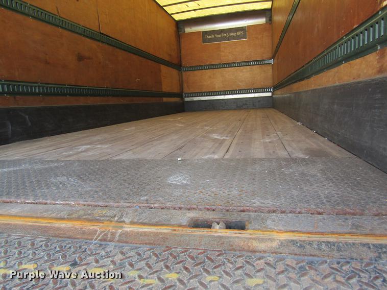 image for item DC4263 2007 International 4200 box truck