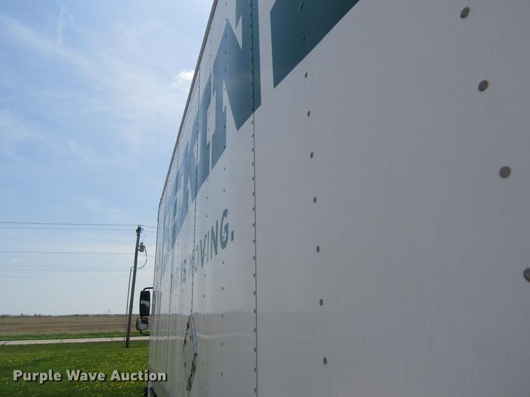 image for item DC4263 2007 International 4200 box truck