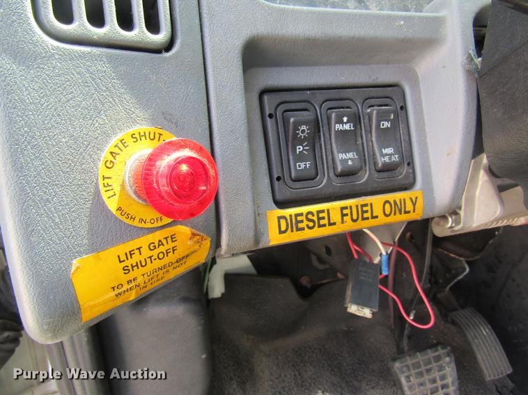 image for item DC4263 2007 International 4200 box truck