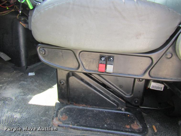 image for item DC4263 2007 International 4200 box truck