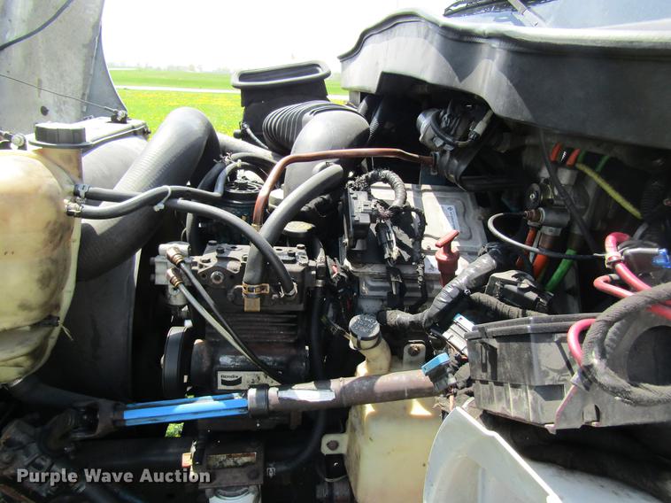 image for item DC4263 2007 International 4200 box truck