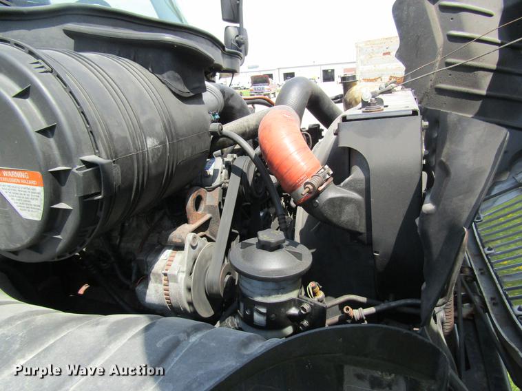 image for item DC4263 2007 International 4200 box truck