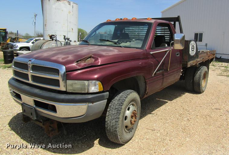 image for item DC4274 2000 Dodge Ram 3500 flatbed pickup truck