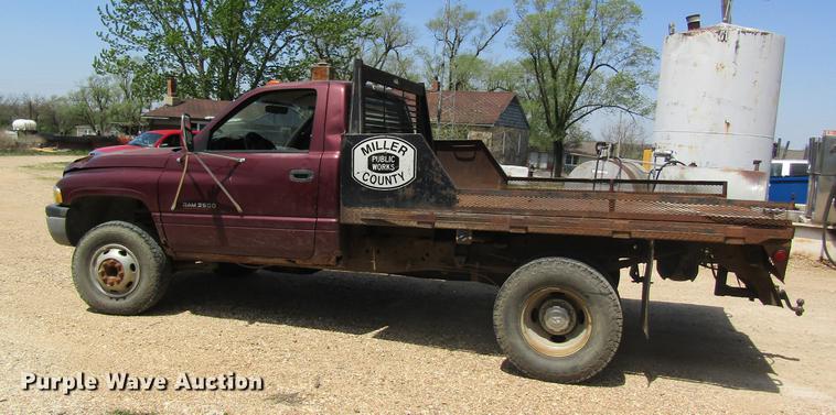 image for item DC4274 2000 Dodge Ram 3500 flatbed pickup truck