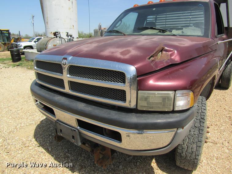 image for item DC4274 2000 Dodge Ram 3500 flatbed pickup truck