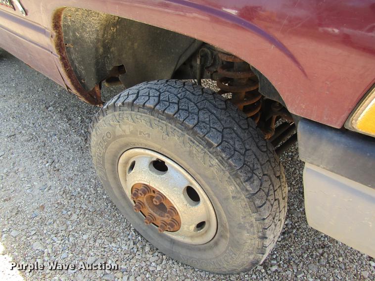 image for item DC4274 2000 Dodge Ram 3500 flatbed pickup truck