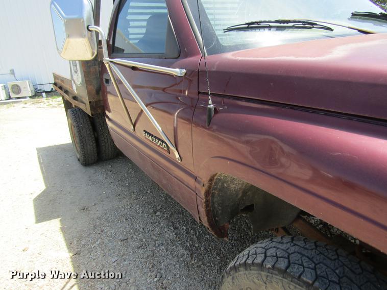 image for item DC4274 2000 Dodge Ram 3500 flatbed pickup truck
