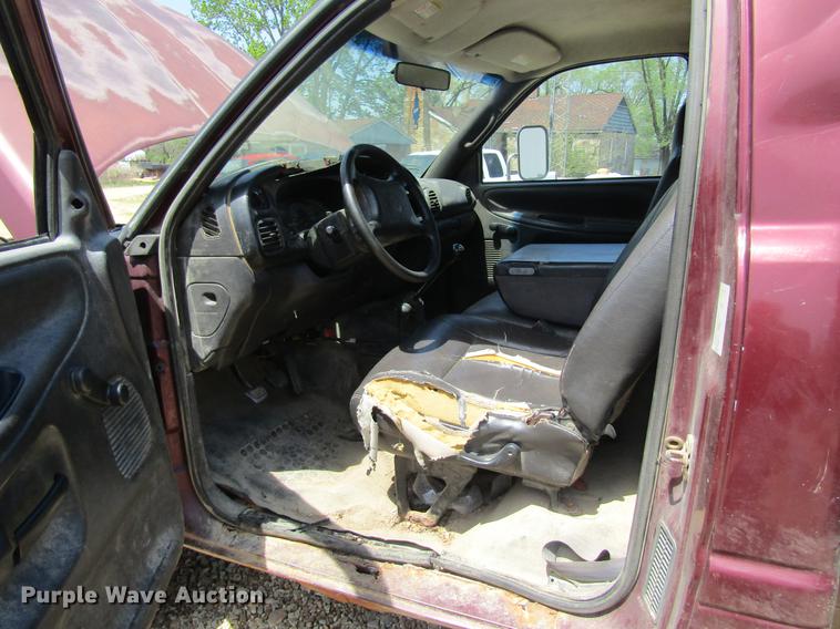 image for item DC4274 2000 Dodge Ram 3500 flatbed pickup truck