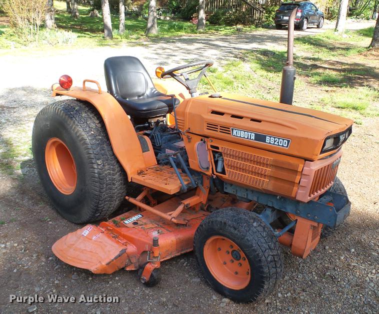 image for item DC5546 Kubota B8200 tractor