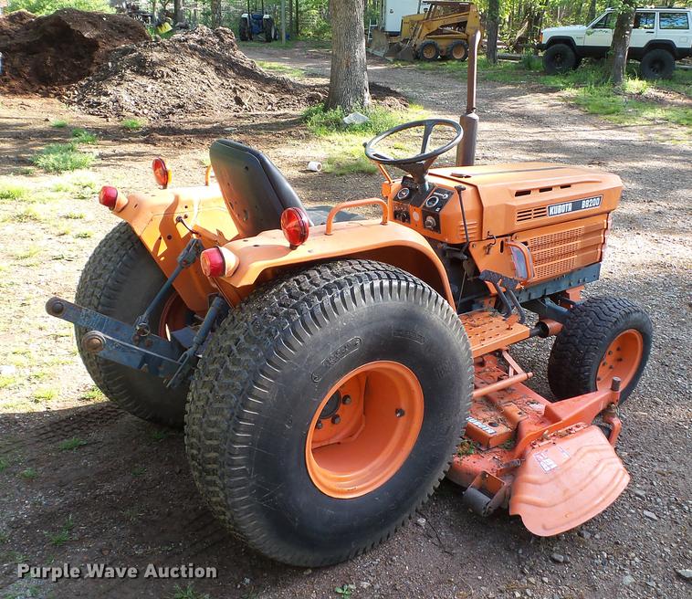 image for item DC5546 Kubota B8200 tractor