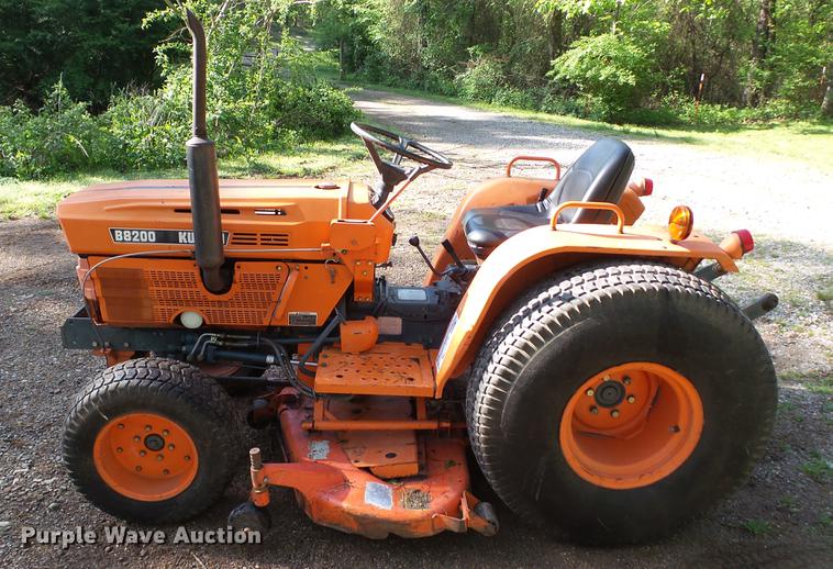 image for item DC5546 Kubota B8200 tractor