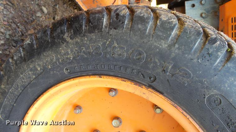 image for item DC5546 Kubota B8200 tractor