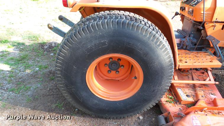 image for item DC5546 Kubota B8200 tractor