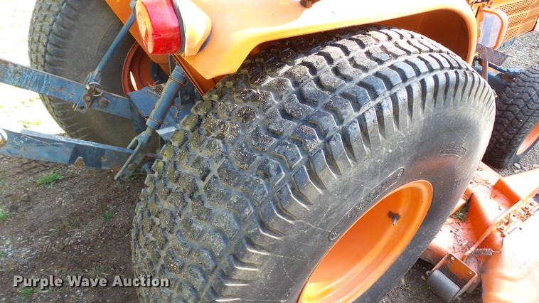 image for item DC5546 Kubota B8200 tractor